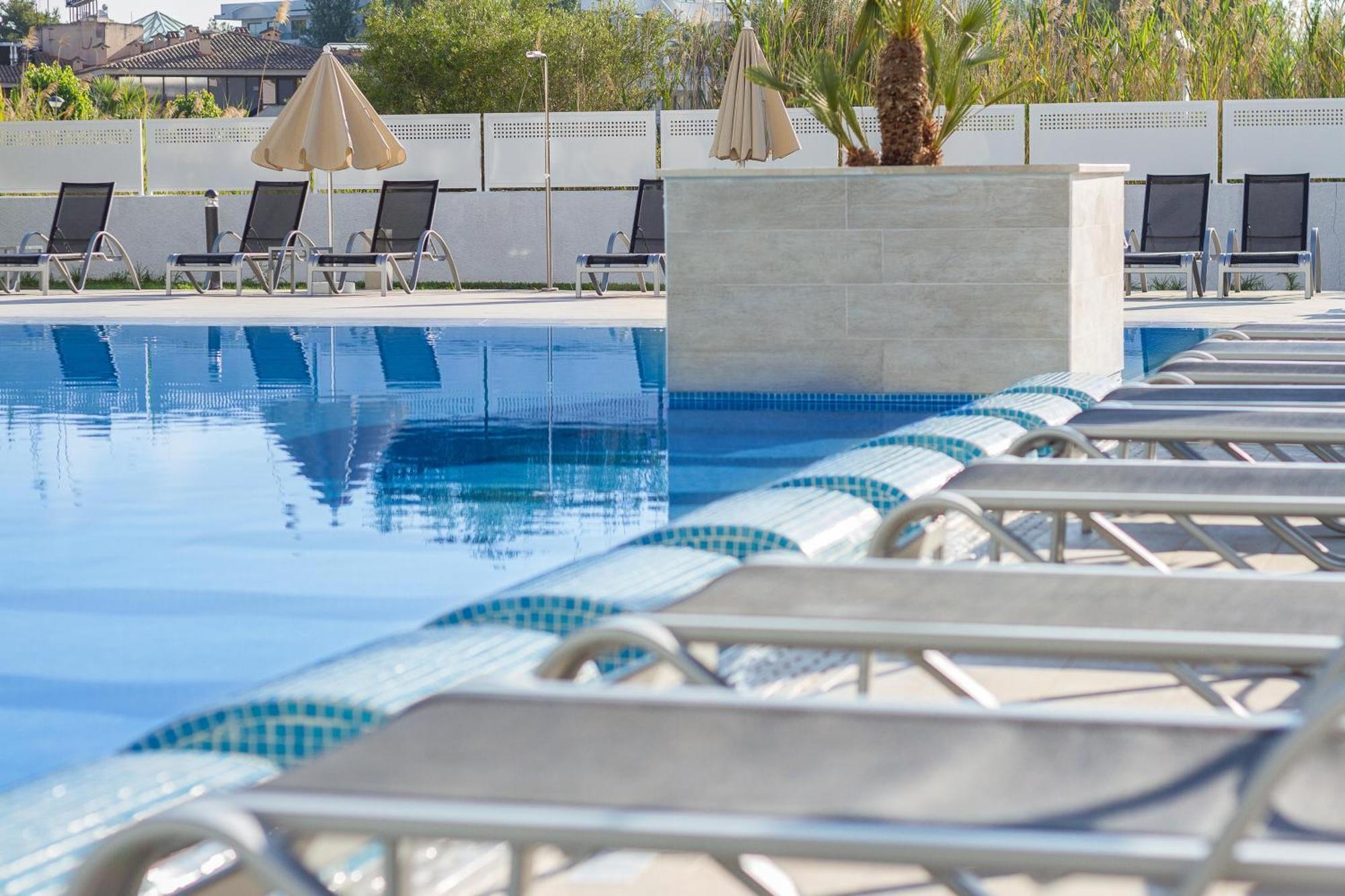 Eix Lagotel Aparthotel 4*