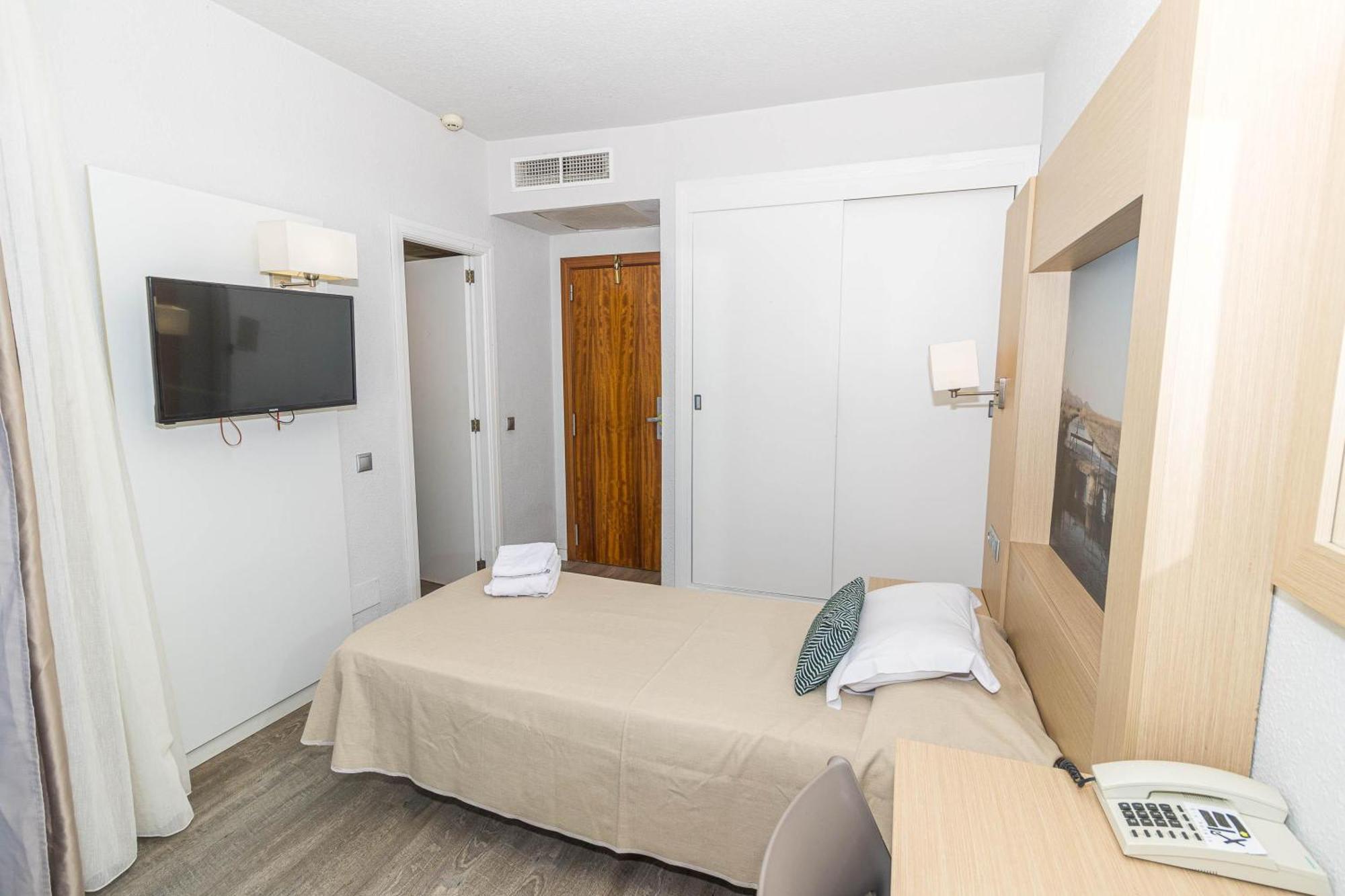 Aparthotel Eix Lagotel 4*